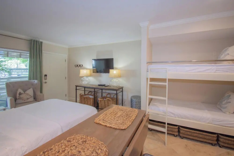 511 Sunsuite - Charming Studio, Sleeps 4