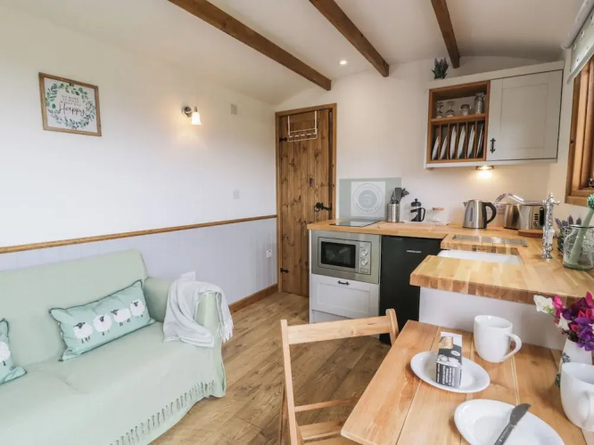 Tan Y Castell Shepherds Hut