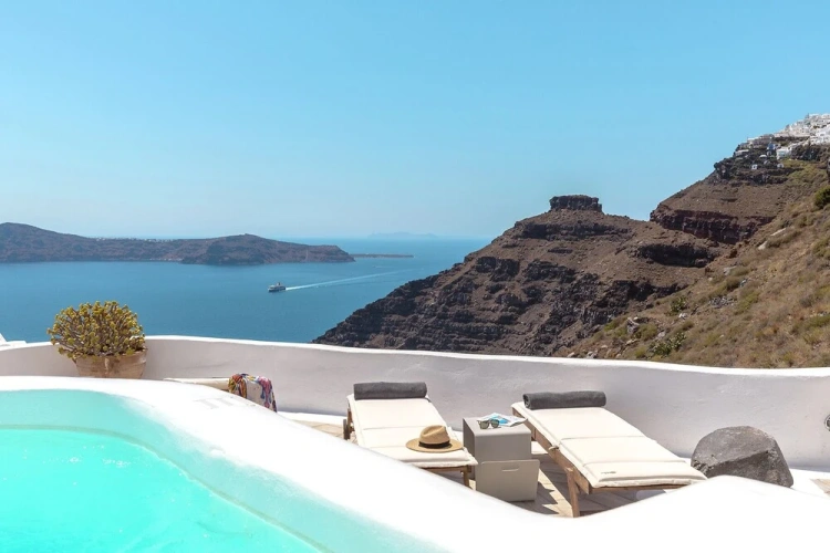 Villa with balcony and with sea view