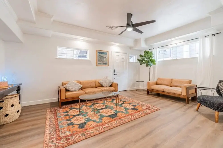 Stylish 2-bedroom Walking Distance to Downtown