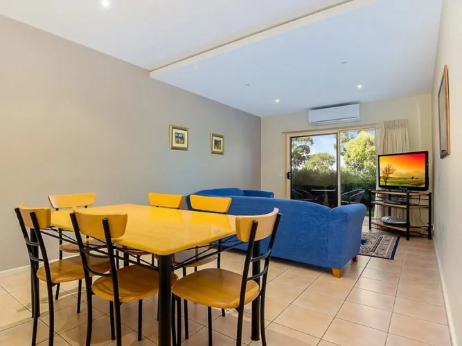 2 Bedrooms Quadruple Apartment