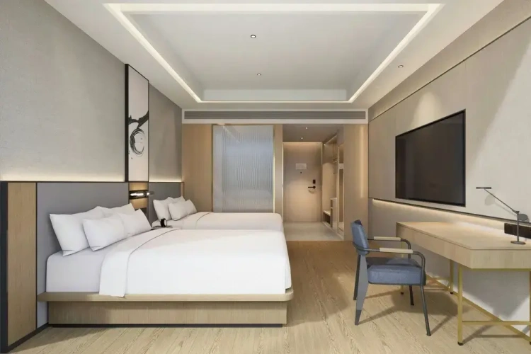 Standard Quadruple room with city view