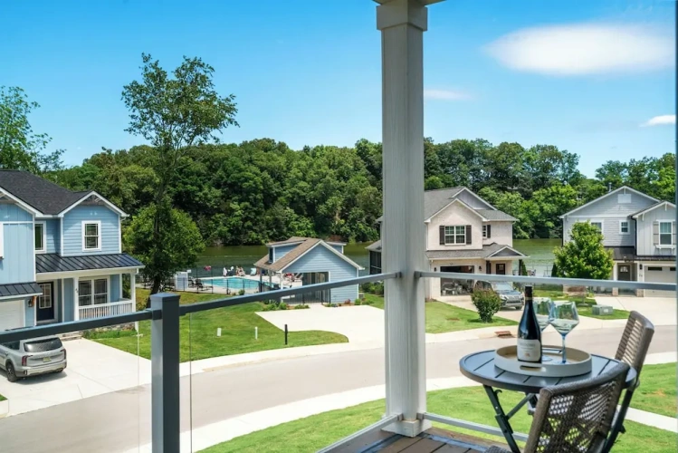 3 Bedrooms Cottage with balcony