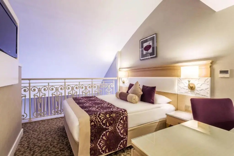 Villa Side Hotel