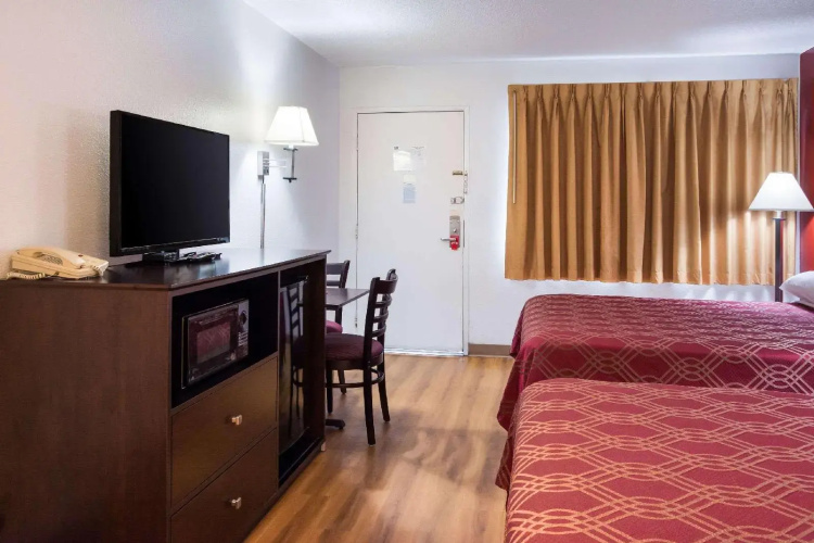 Bend Inn & Suites