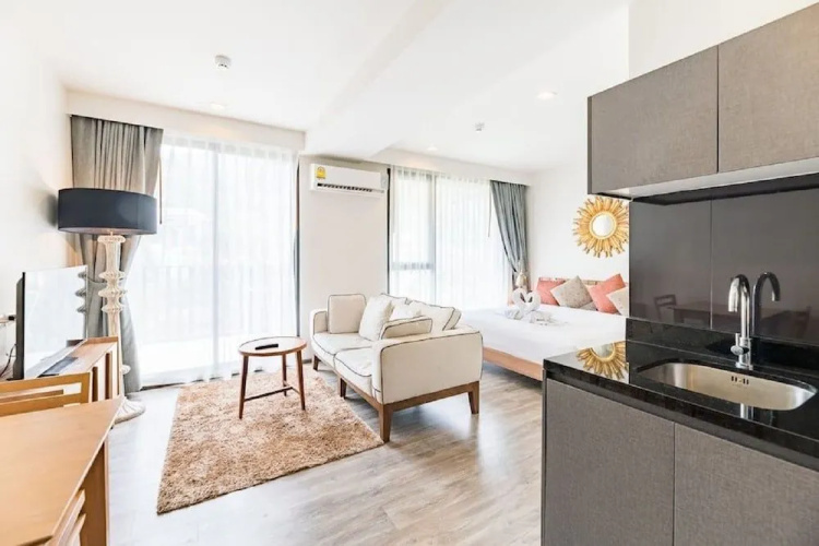 The Deck Condo Patong By Vip