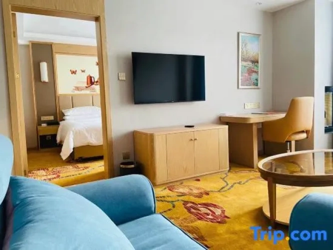 Deluxe Suite