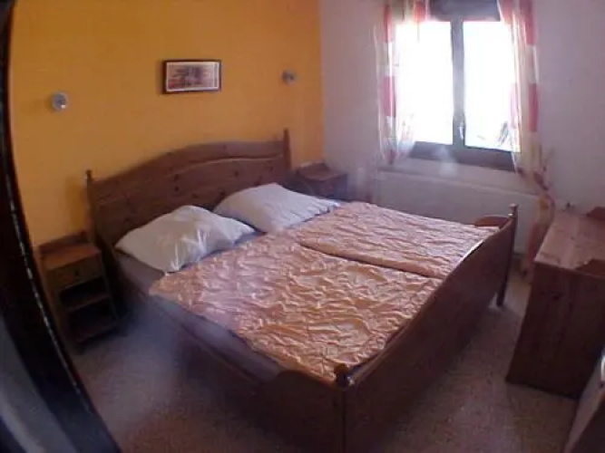 010 Segre Apt