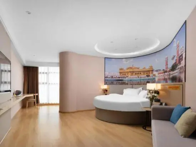 Yibin Four Leaf Hotel