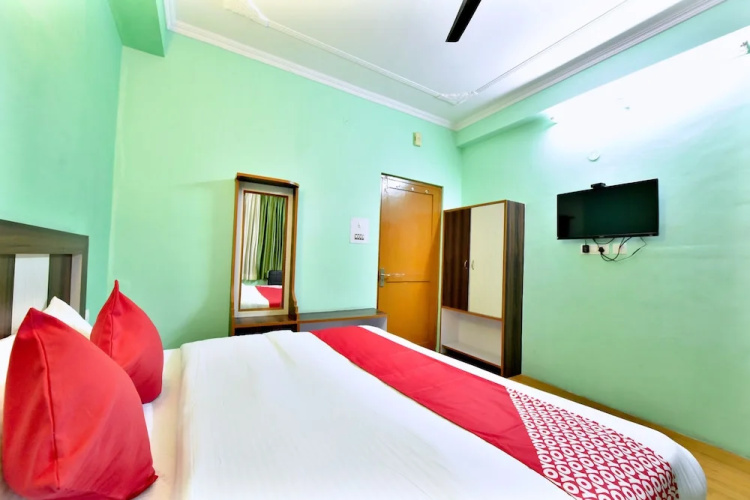 OYO 12740 Hotel Amandeep