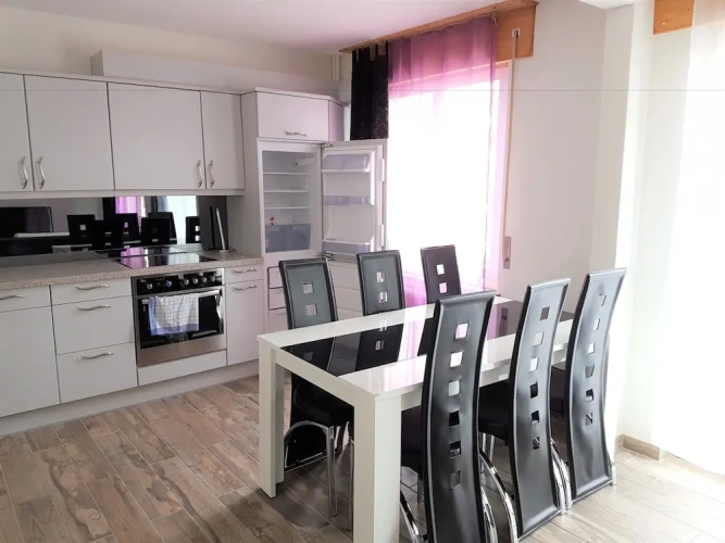 3 Bedrooms Apartment
