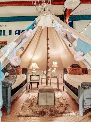 Lone Star Glamp Inn