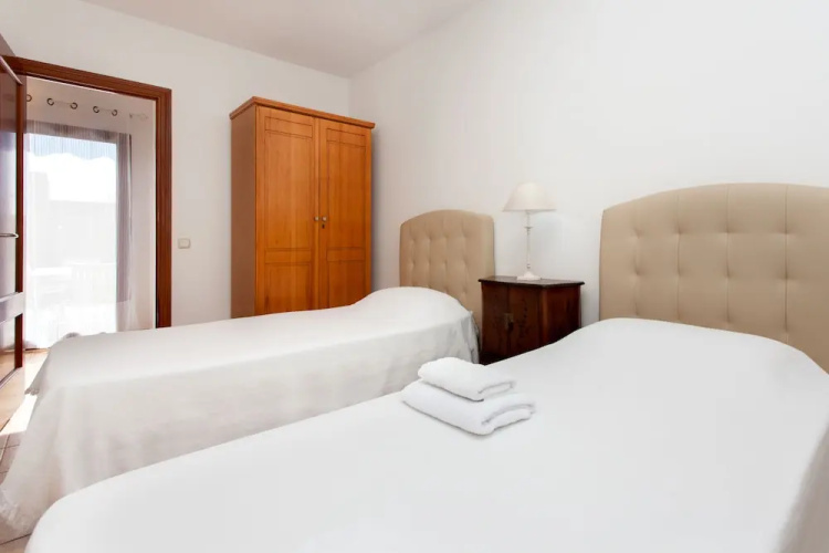 Anahi Home Drago 12