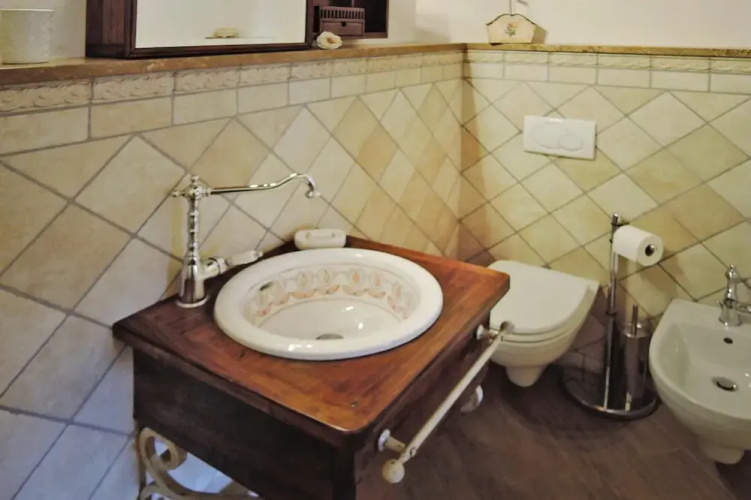 Villa in Vinci With Pool & Panoramic Views