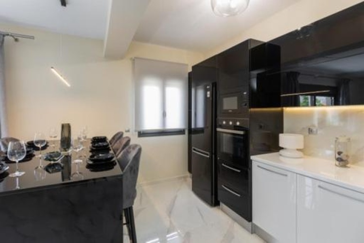 3 Bedrooms Apartment