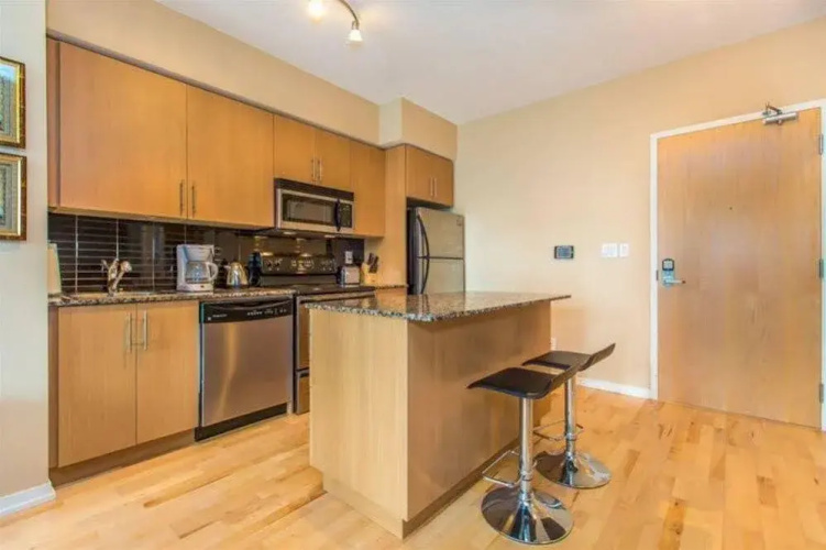 Sky View Suites - Maple Leaf Square