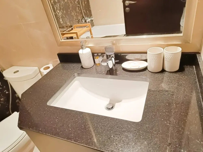 Whitesage - Elegant Studio With Balcony Overlooking The Canal