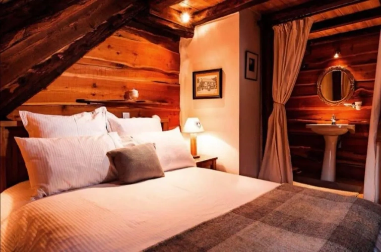 Standard Triple room with view