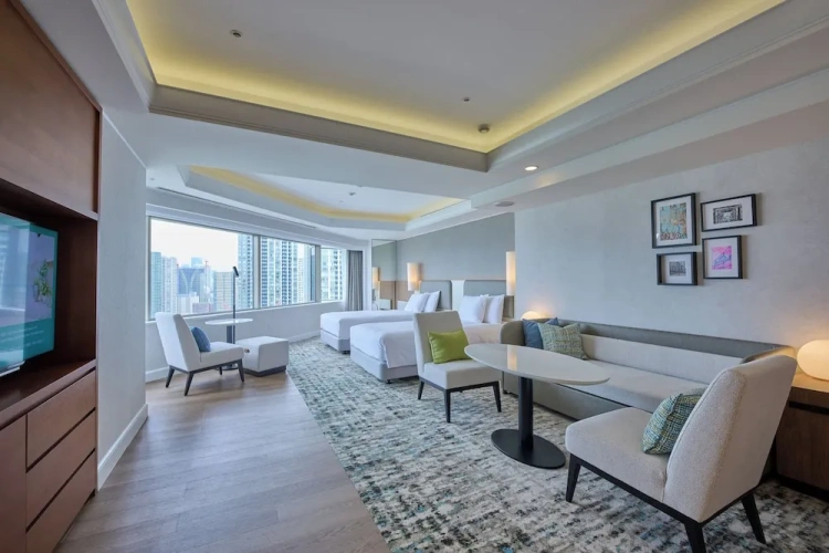 Twin Suite with canal view
