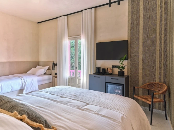 Deluxe Triple room with balcony and with mountain view
