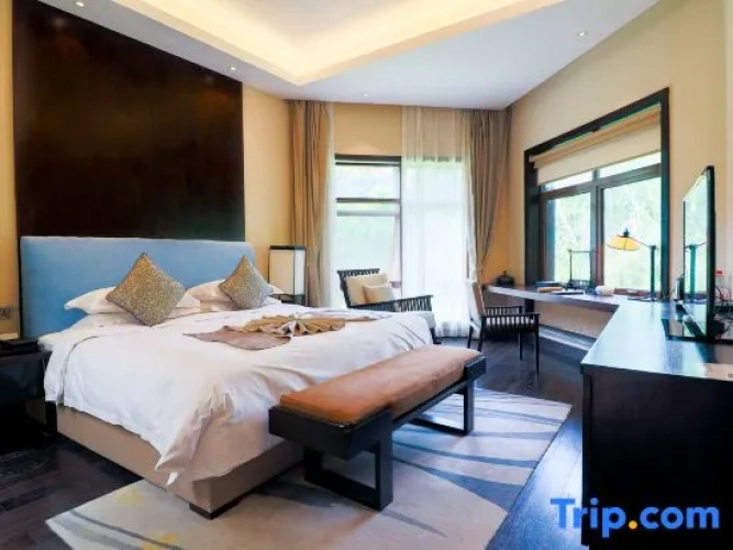 2 Bedrooms Suite with water view