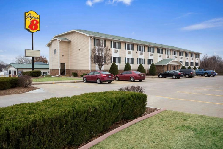 Super 8 By Wyndham Pittsburg Ks