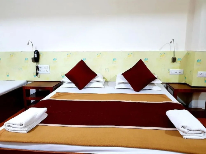 Hotel Shubham Vile Parle