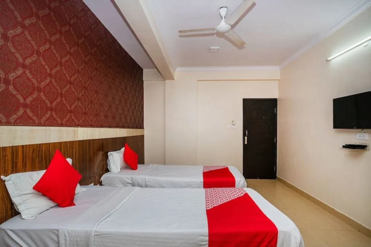 OYO 3974 Hotel Bcp Royal Residency