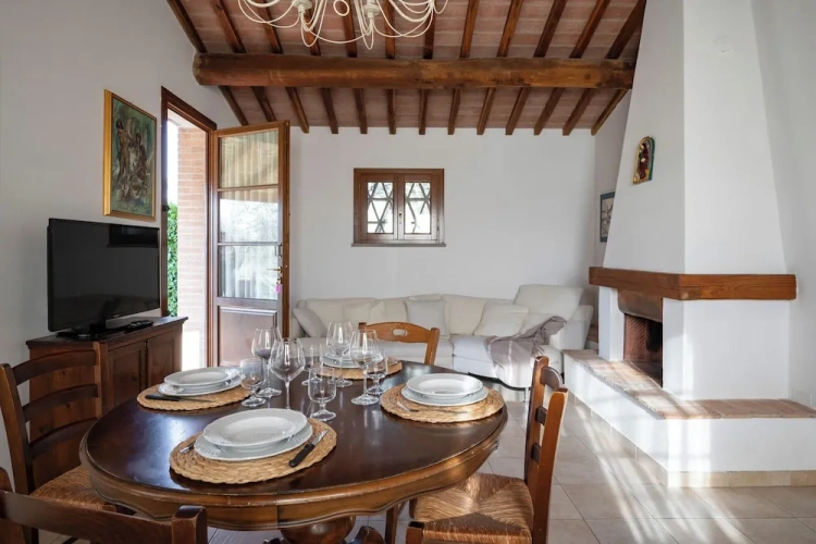 2 Bedrooms Classic Apartment with land view