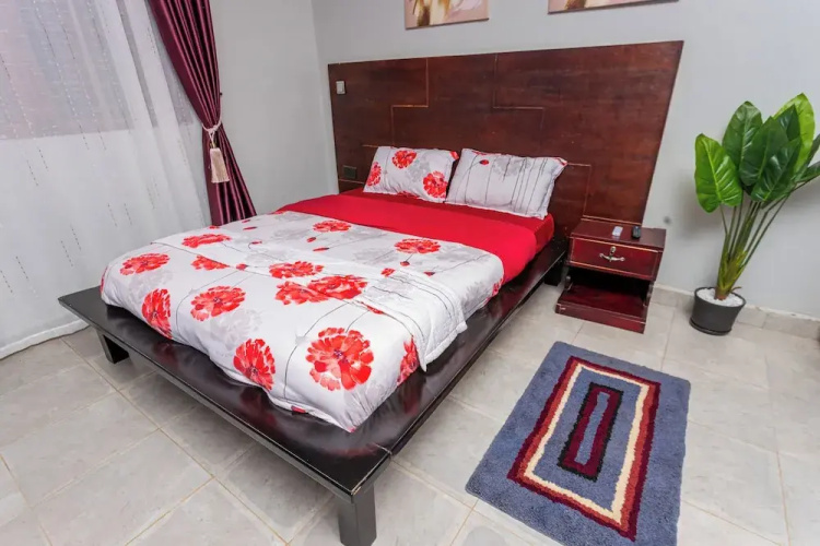 The Den Soroti Red