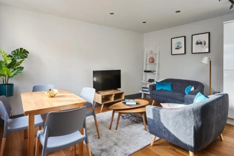 2 Bedrooms Apartment