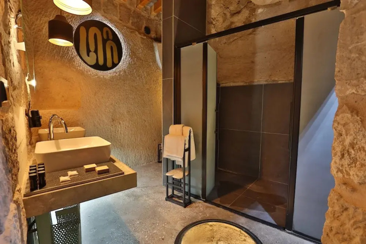 Eka Cave Maison
