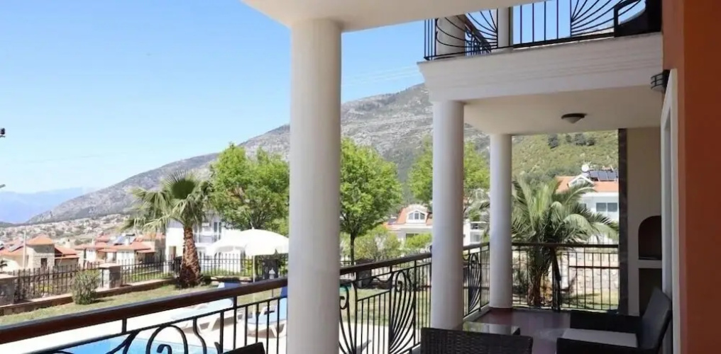 Villa MAS2 by JoyLettings