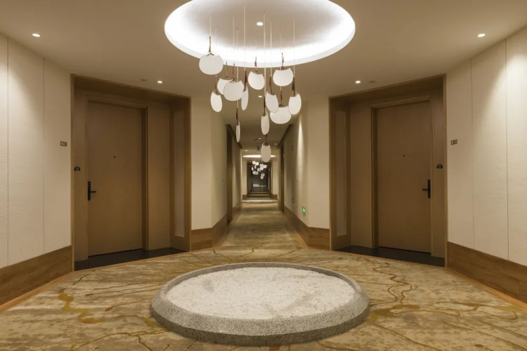Le Moment City Resort Hotel