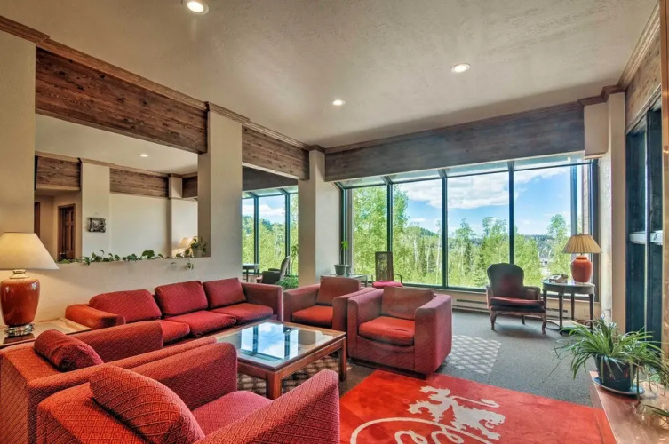 Rustic Ski-out Brian Head Condo w/ Comm. Pool