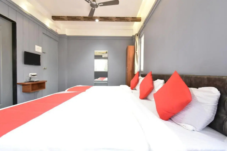 Hotel Ashirwad, Solapur
