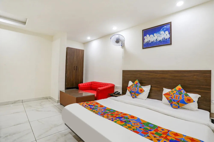 Fabhotel Kinsfolk