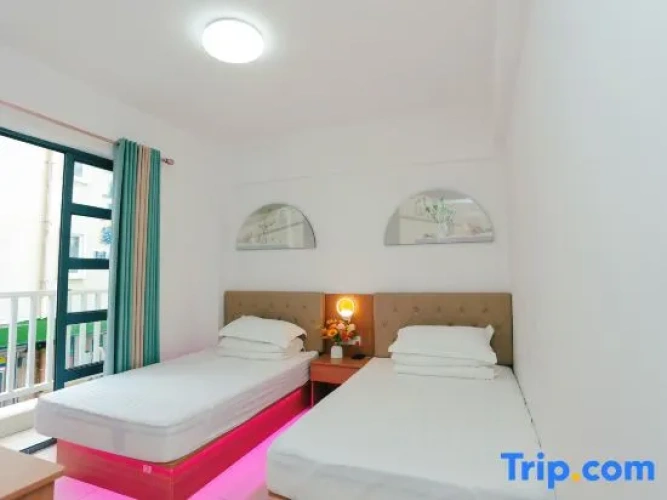 Standard Twin room with garden view