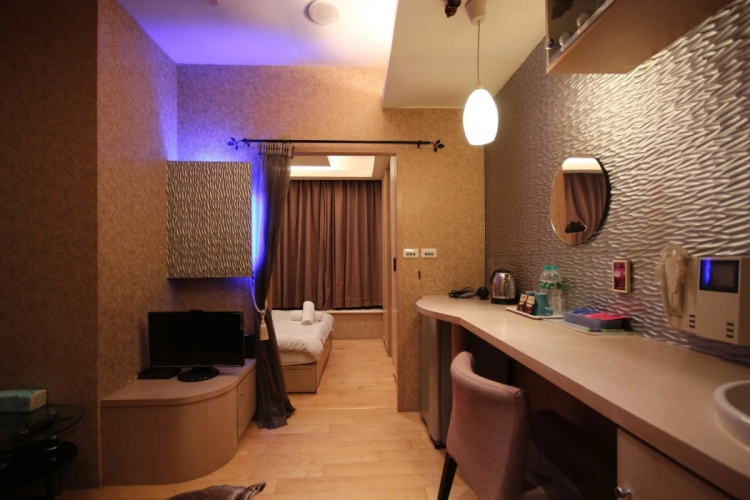 85 Childhood Suite