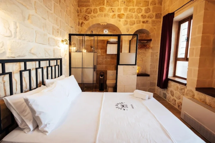 Standard Double room with city view