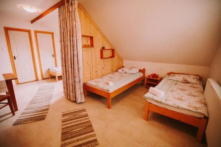 Economy Quadruple room