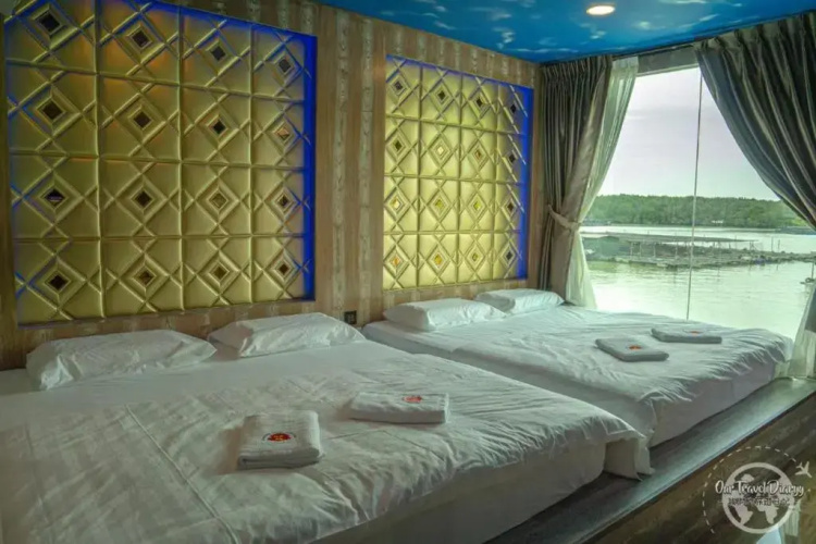 Mangrove Floating Chalet