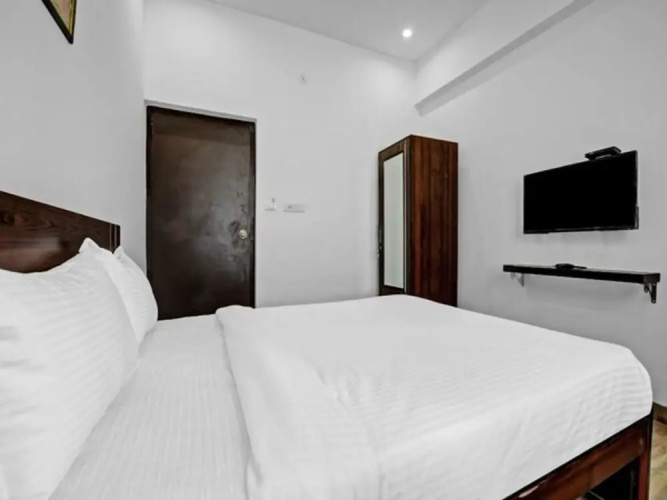 Fabhotel Dream Inn I