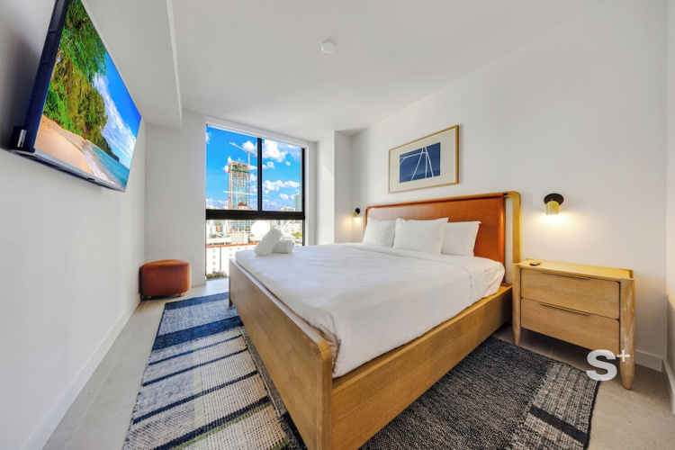 Modern and Cozy 1-BD- Rooftop pool & Gym