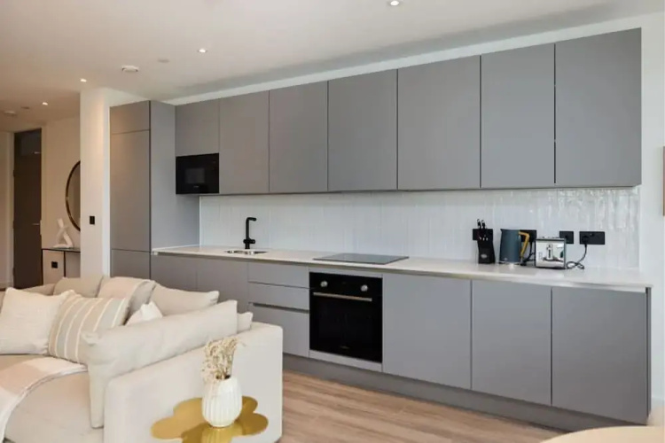 The Tottenham Scenery - Elegant 2BDR Flat with Balcony