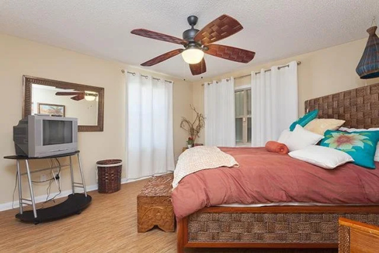 Bohemian Beach 3 Br home by RedAwning