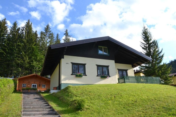 2 Bedrooms Chalet