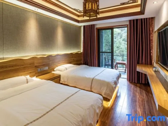 Standard Twin room with lake view