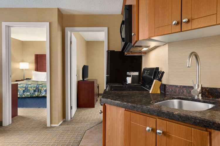 Travelodge by Wyndham Oshawa Whitby photo 12
