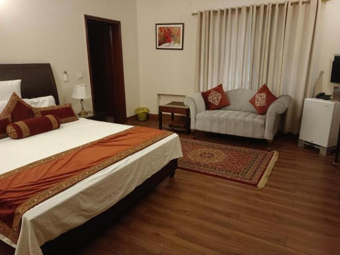 Hotel Gulberg Grand Over view